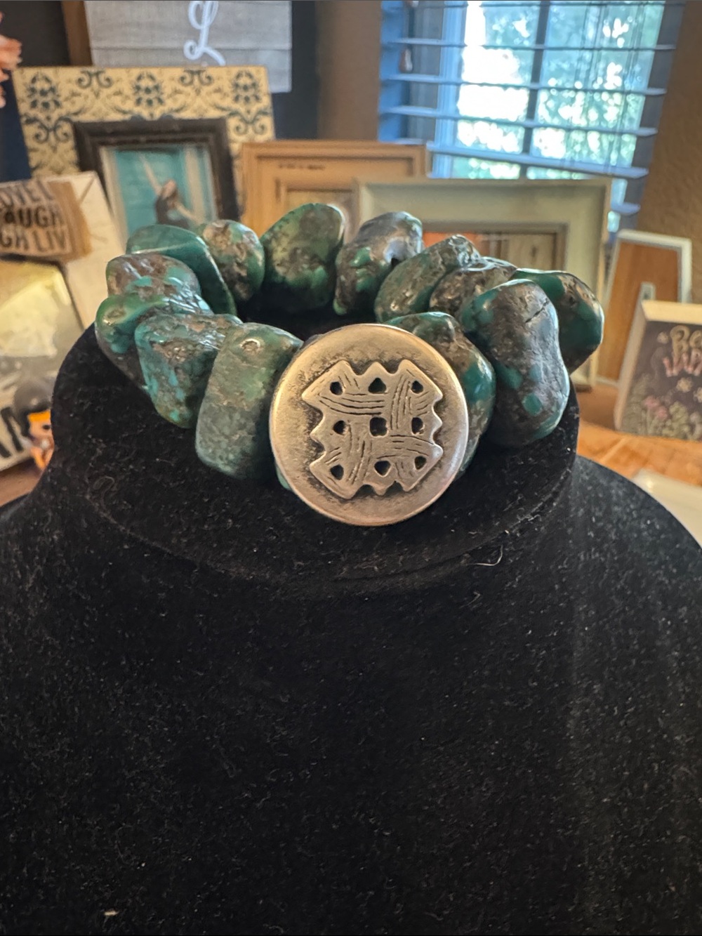 Chunky Turquoise Chip Stretch Bracelet with Silver-Tone Medallion (Fashion)